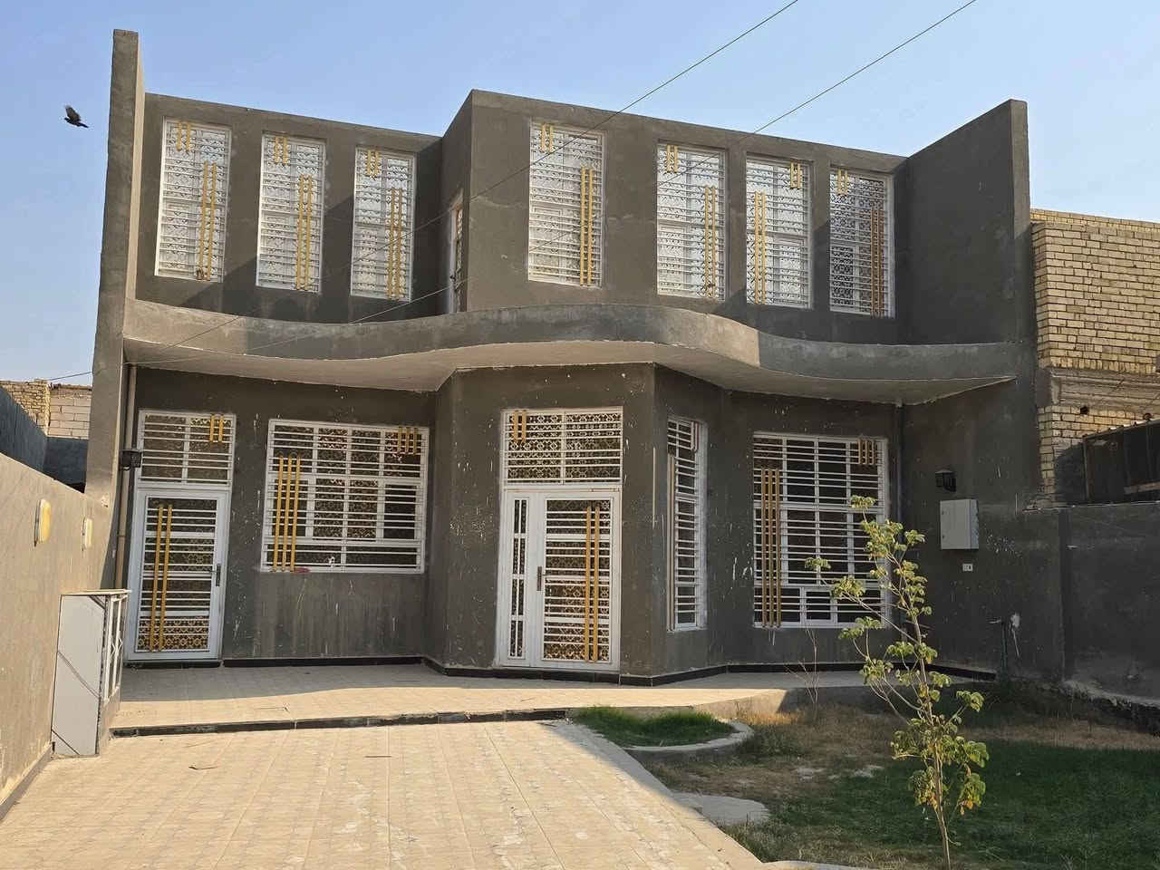 بيت للبيع زراعي سند 25 تحويل مباشر بأسمك.المساحه 400متر بناء حديث غرفتين نوم كبار مطبخ حار بارد صاله استقبال حديقه ممرات السعر 150 بي مجال العنوان الحمزه الغربي مقابل زين العابدين على ربيانه للاستفسار مراجعة مكتب حيدر السلطاني شارع البطاوي قرب عارضعه المزاد للاستفسار تصال ***********
***********
