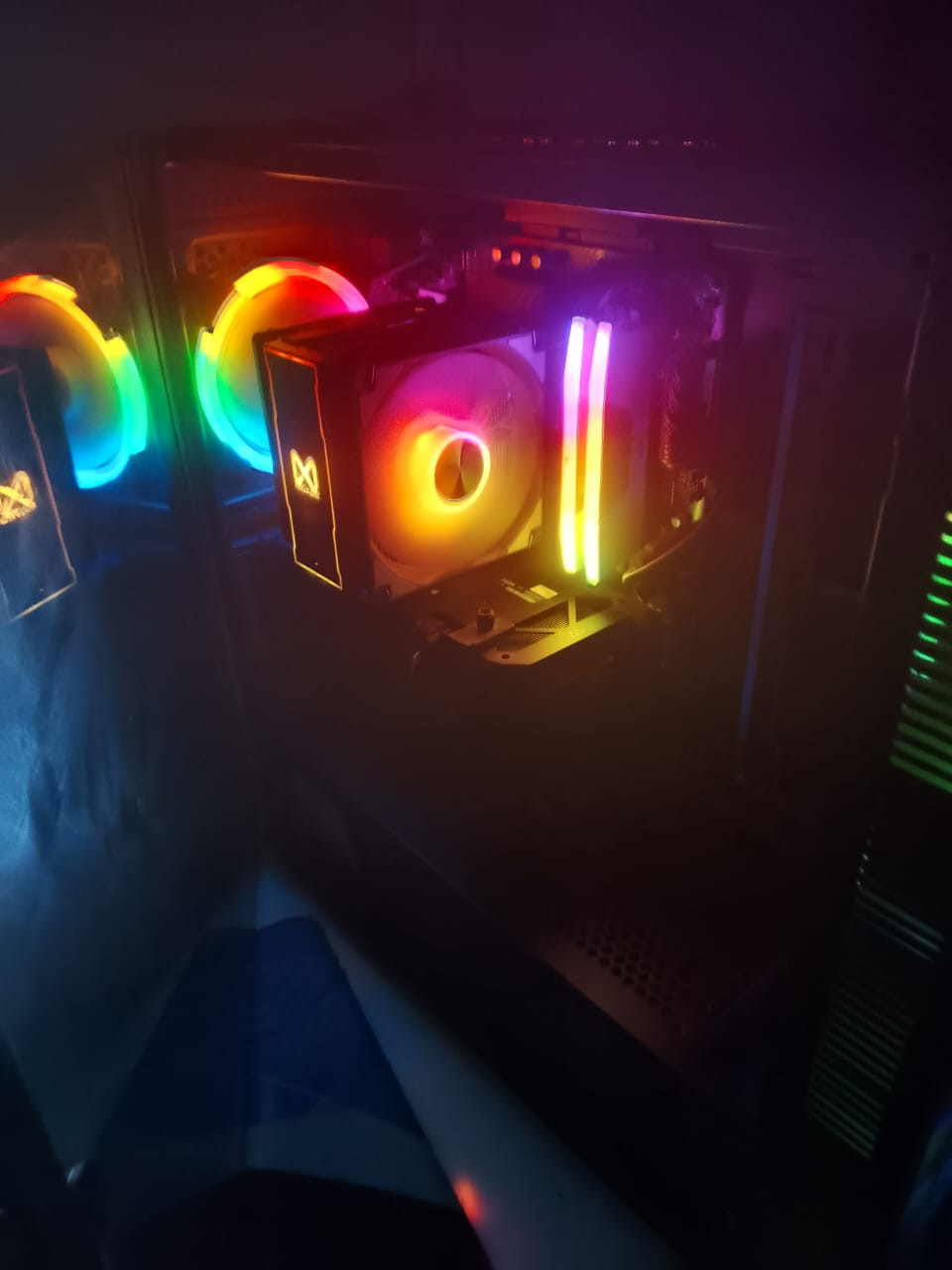 💻🔥 عرض متكامل للبيع – حاسبة + إكسسوارات
حاسبة قوية ونظيفة، استخدام شخصي، كلشي وياها وجاهز 👌
🔹 المعالج: i5 الجيل الخامس
🔹 الرام: 32GB (2×16) DDR3
🔹 كرت الشاشة: RTX 4060
🔹 الهارد: 1TB
🔹 الباور: 700W
🔹 الشاشة: 27 إنج
🔹 الكيس: RGB
🔹 الإكسسوارات:
ميز 120 سم
UPS GETX 2500VA أونلاين
ماوس باد طول متر
كيبورد + ماوس + سماعة Redragon أصلية
جميع كراتين القطع موجودة
✅ مناسب للألعاب الحديثة، المونتاج، والتصميم
✅ شغال 100% وبدون أي مشاكل
سعر مليون و400 بيها مجال بسيط 
مكاني بغداد *********** الحاسبة بالحقيقة احلى من صور
