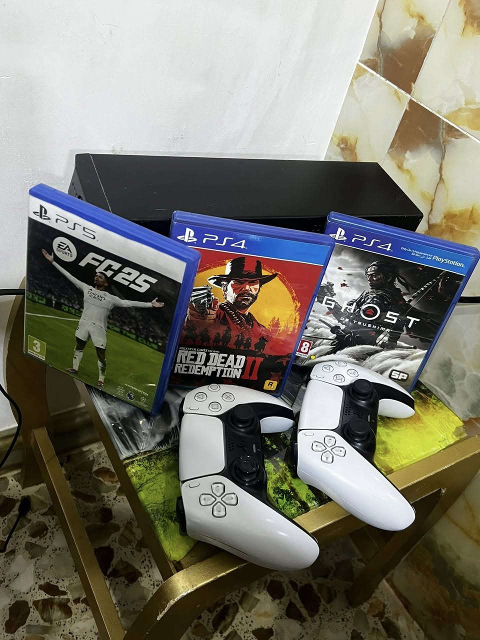 السلام عليكم بلي ستيشن 5
محلقات كاملة  جوستك عدد 2 واير تشغيل وايرHD 

اقراص عدد 3 

ريد ديد ردمشن 2

غوست أوف تسوشيما 

FC25 

السعر ع الخاص او اتصال 

***********

