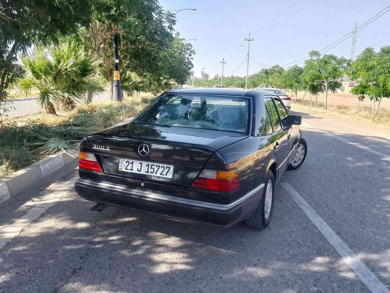 مرسيدس دب موديل90 سيارة بدون ضربة بدون خياس قواعد دبل بيلاديه محرك 300 vvt ابشرت تحويل والغرامة سنويه سته و عشرين مكان كفري سعر 70 بيه مجال رقم تليفون 0773 0350254
