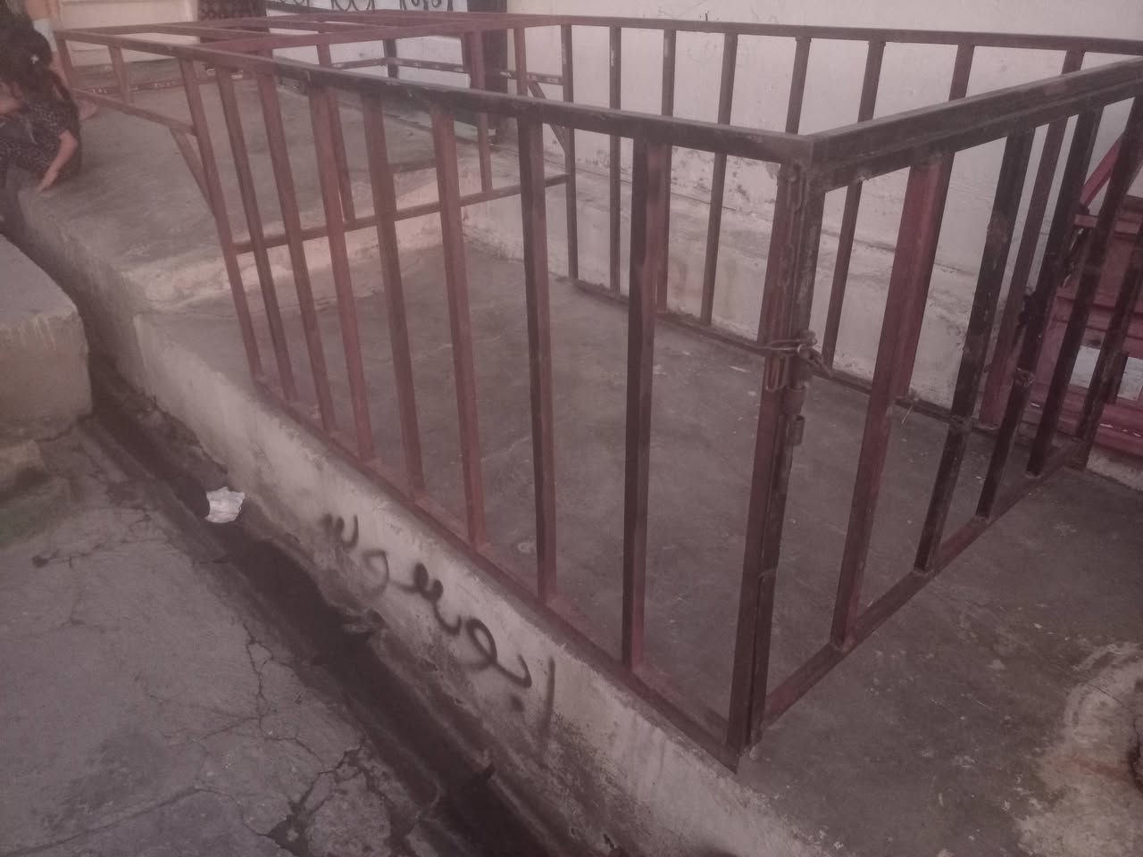 سلام عليكم جنج للبيع كامل باب وره بي شرط لا كسر ولا لحيم سعر 75 قفل مال حمل والله جنج درجه اولى عنواني كركوك حي الحجاج ***********
