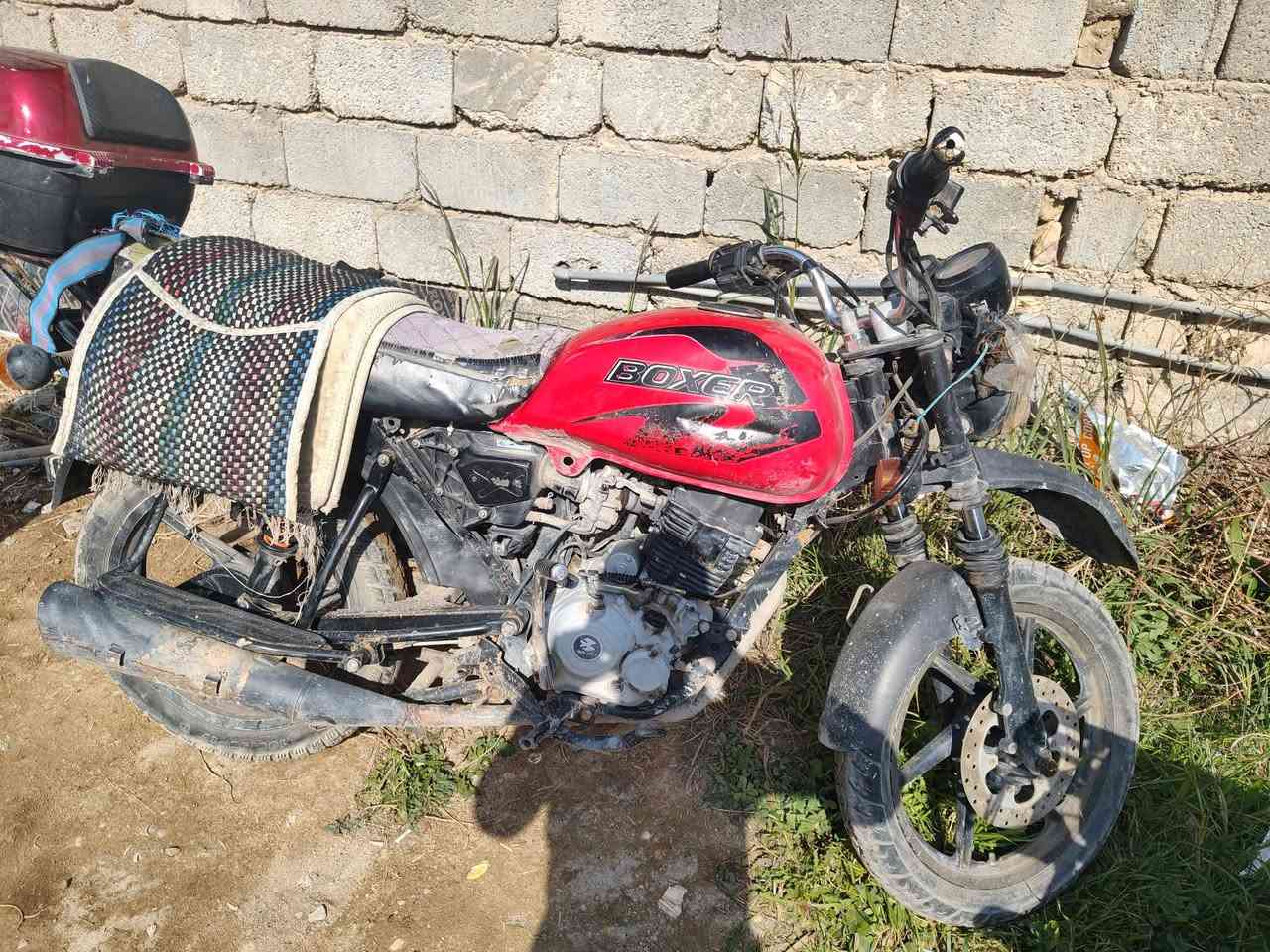 سلام عليكم بوكسر للبيع 5كير
للبيع ب 250 وبيهه مجال كلك 
بس الهندر مالهه سحك مايشتغل 
يحتاجلهه ترتيب مكاني كربلاء


**إذا كنت صاحب هذا الإعلان وتريد حذفه لأي سبب، رجاءا أرسل رسالة إلى الدعم الفني**