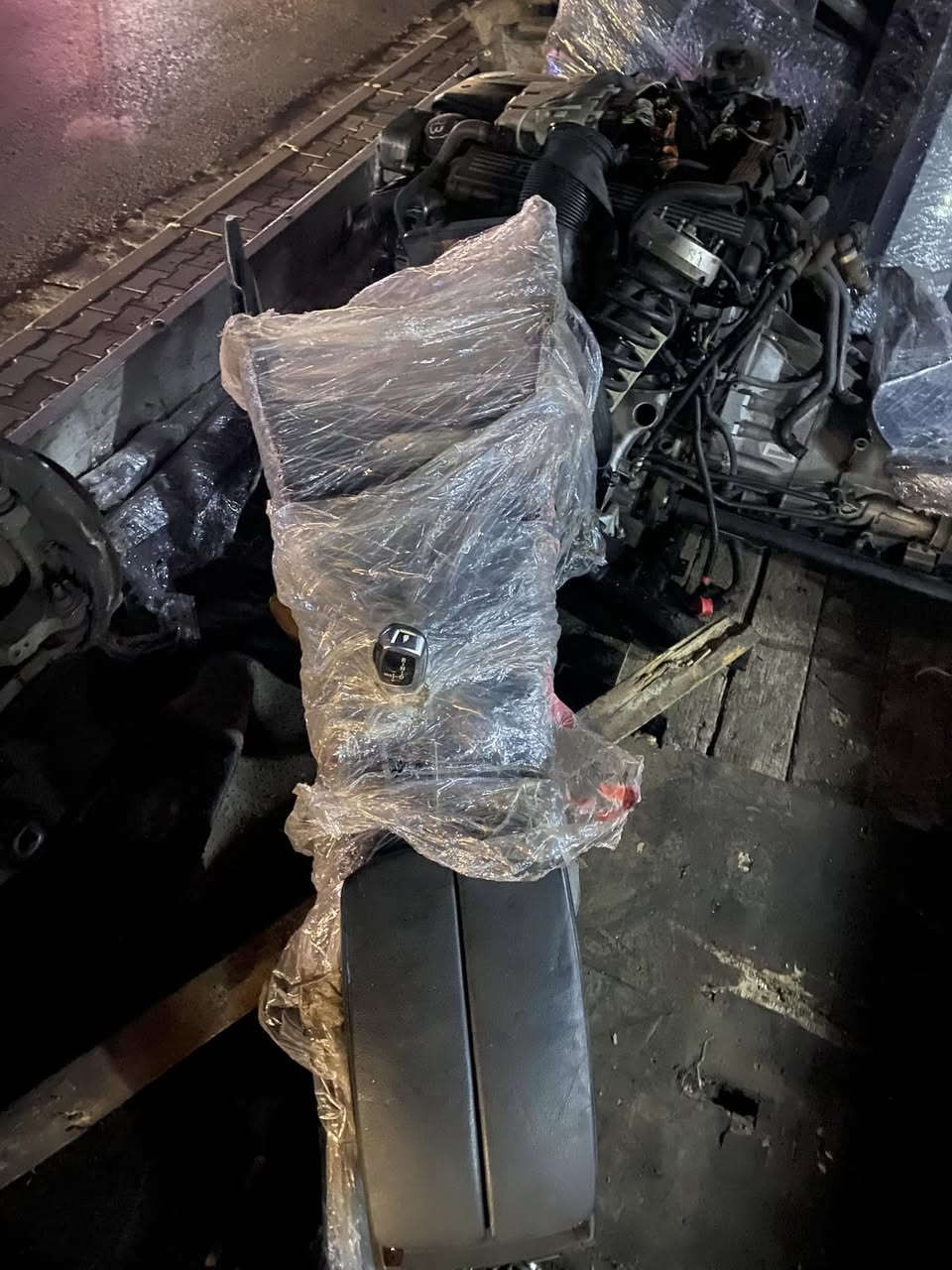 السلام عليكم وصول ادوات x5 E70 كامله شتريد موجود *********** المكان كربلاء
