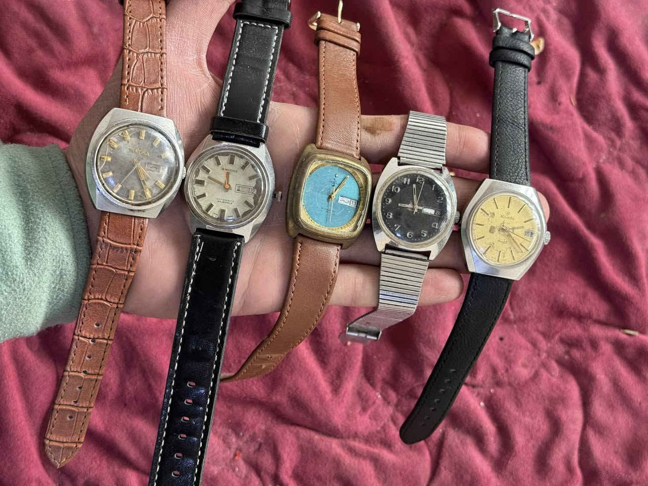 مجموعة ساعات للبيع
اتوماتيك سويسري 
عدد 19
كلهم شغالين
سعر القطعة 33 الف شلع
يوجد توصيل لجميع المحافظات 
***********
