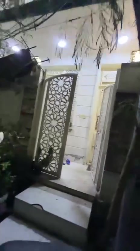 سلام عليكم بيت للبيع مساحه 70 متر طابقين ونص ٤ غرف وصاله وصحيات مسلح مكانه الحريه ثانيه *********** واتساب مكتب المقاول محمد احمد الزبيدي رجاءآ رجاءآ شراي فقط يتصل وتساب او ماسنجر سعر 165
