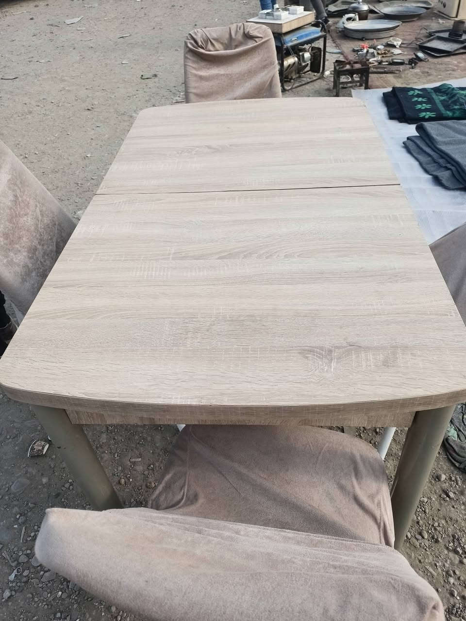 ميز مع 4كراسي نضيف
عنوان حي الكرامه 
‏‪0770 510 3918‬‏
