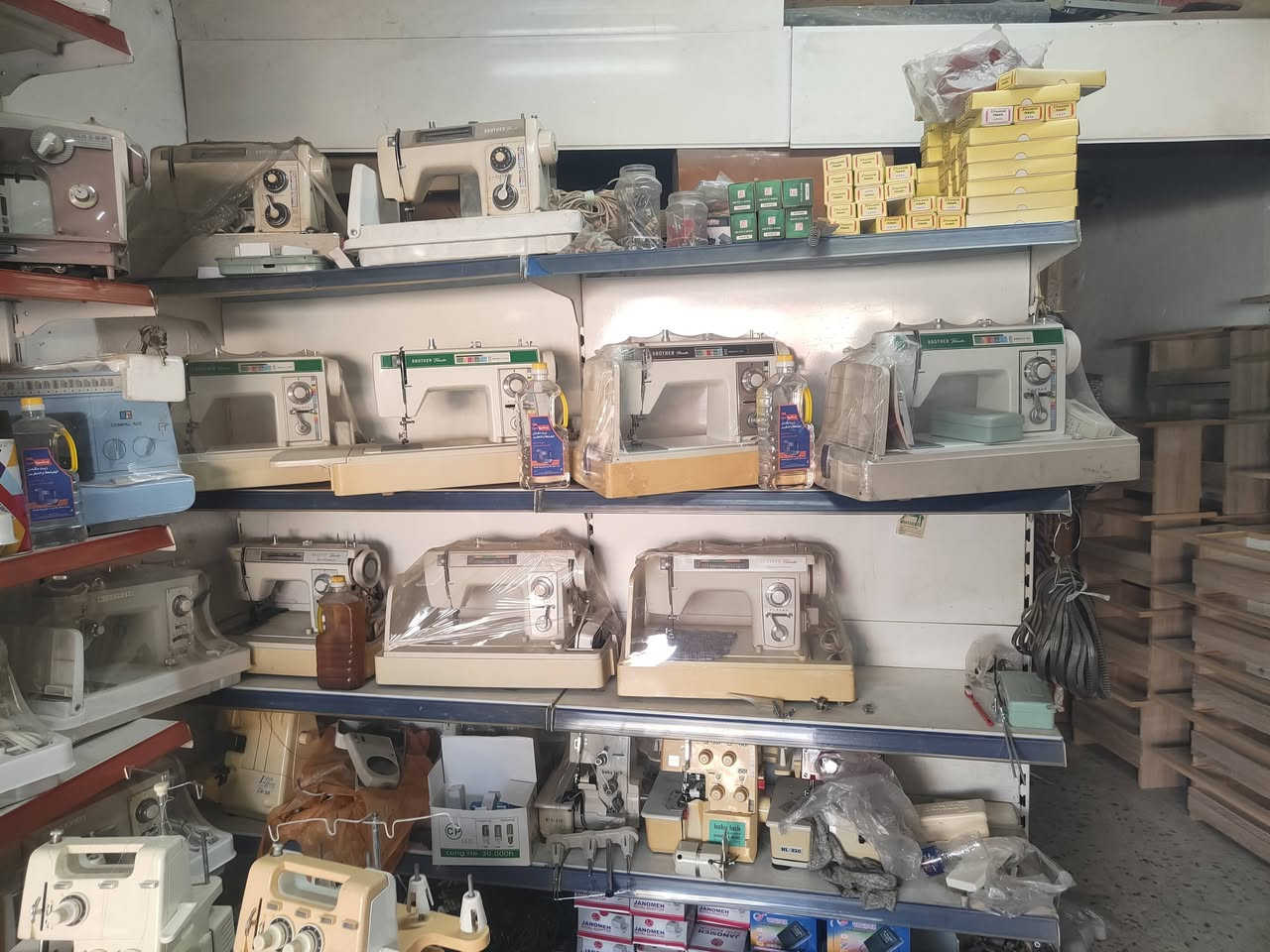 ورشة العبيدي لبيع وتصليح مكائن الخياطة الصناعية و المنزلية و مكائن خياطة الأكياس وبيع كافة ادواتها الاحتياطية البيع جملة ومفرد متوفر توصيل لكل محافظات العراق العنوان موصل ايسر شارع الكوير قبل كراج الكوير 
***********
