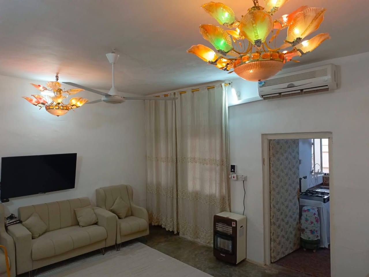 بسم الله الرحمن الرحيم بيت للبيع توله فروش قرب جامع الرحمان مساحه110متر نوع العقار(رقم بلديه ) معاملة الطابو جاهز بناء طابق واحد عدد غرف نوم1
استقبال 
منور 
مطبخ حمام صحيات 2
ترك صغير خلف البيت+ طرمه امام البيت السعر 37مليون وبي مجال رقم الهاتف***********واتساب
