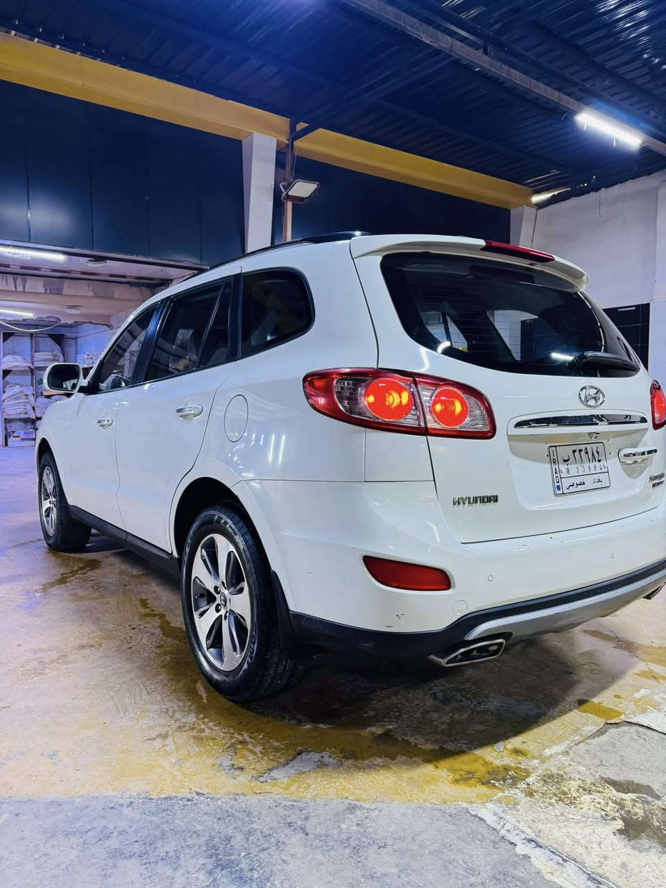 � للبيع هيونداي سنتافي 2012 فول مواصفات – Limited

📌 الموديل: 2012
📌 الفئة: Limited (فل كامل)
📌 المحرك: 6 سلندر 3.5L قوي جداً
📌 القير: أوتوماتيك 6 سرعات
📌 الدفع: (أمامي / رباعي )
📌رقم بغداد 
📌لون ابيض

✨ المواصفات:
• مقاعد جلد فاخرة
• مقعد السائق كهرباء
• فتحة سقف
• شاشة + بلوتوث + AUX/USB
• تبريد 3 قطع
• تحكم بالدركسون + كروز كنترول
• حساسات خلفية + (كاميرا إذا موجودة)
• نظام ABS + وسائد هوائية
• السيارة مريحة جداً وسفرها ممتاز
      •     الدشبول صاج 
وبعد مواصفات خير من الله

🛠️ الحالة:
السيارة نظيفة جداً / استخدام شخصي
المحرك والجير بحالة ممتازة
جاهزة للفحص 👍

💰 السعر: (168)
📍 الموقع: (الدجيل / بغداد)

📞 للاتصال أو واتساب: (‭0781 910 9946‬)
