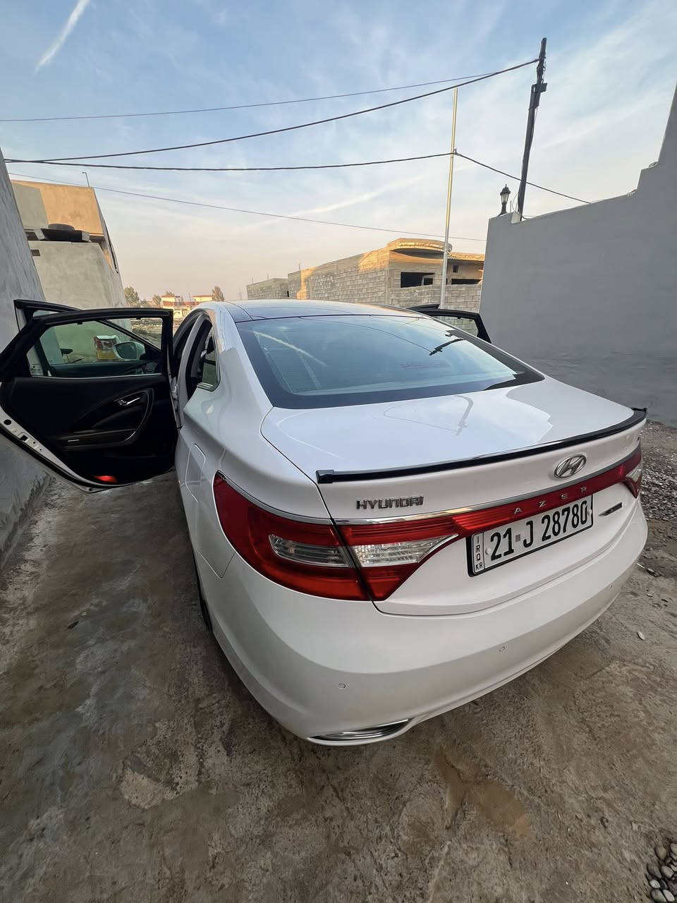سلام عليكم
Azera v6

2013

3.0

فول للاخير 

بصمة 

كشنات كهرباء

تحكمات ستيرن 

شاشة اندرويد 

كامرة 

لايت زنون 

مكينة بشرط مامفتوحة

بيها صبغ ربع البنيد وربع جاملغ يمن 

***********

سعر١٣٠

مكانهاموصل ايسر
