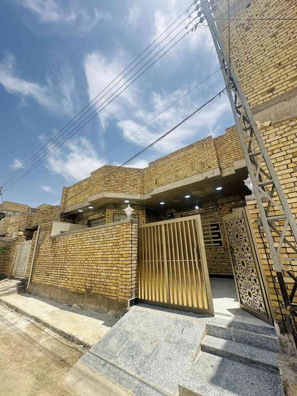 اللهم صل ع محمد وال محمد
السلام عليكم  بيت بناء حديث طابق واحد  مساحته 200 متر في عابجيه قرب اربع سايدات للاستفسار والتواصل ع الرقم ***********
