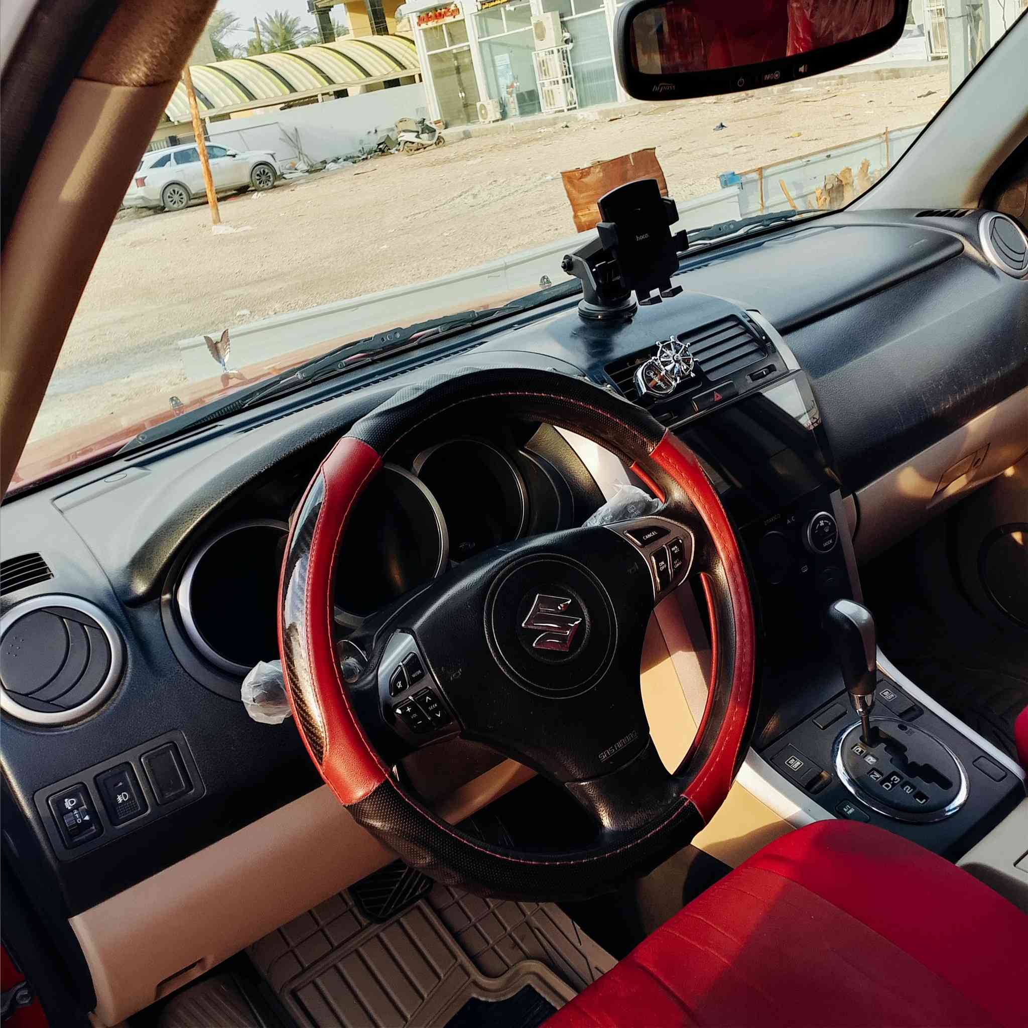 سازوكي فيتارا 2014 رقم بغداددولي بسمي مكينه 2400 مكفوله من الصبغ والضربه بيه بارد بالباب الخلفي فقط سياره جاهزه من كلشي مابيه اي نقص السعر113موبايل ***********مكاني بابل
