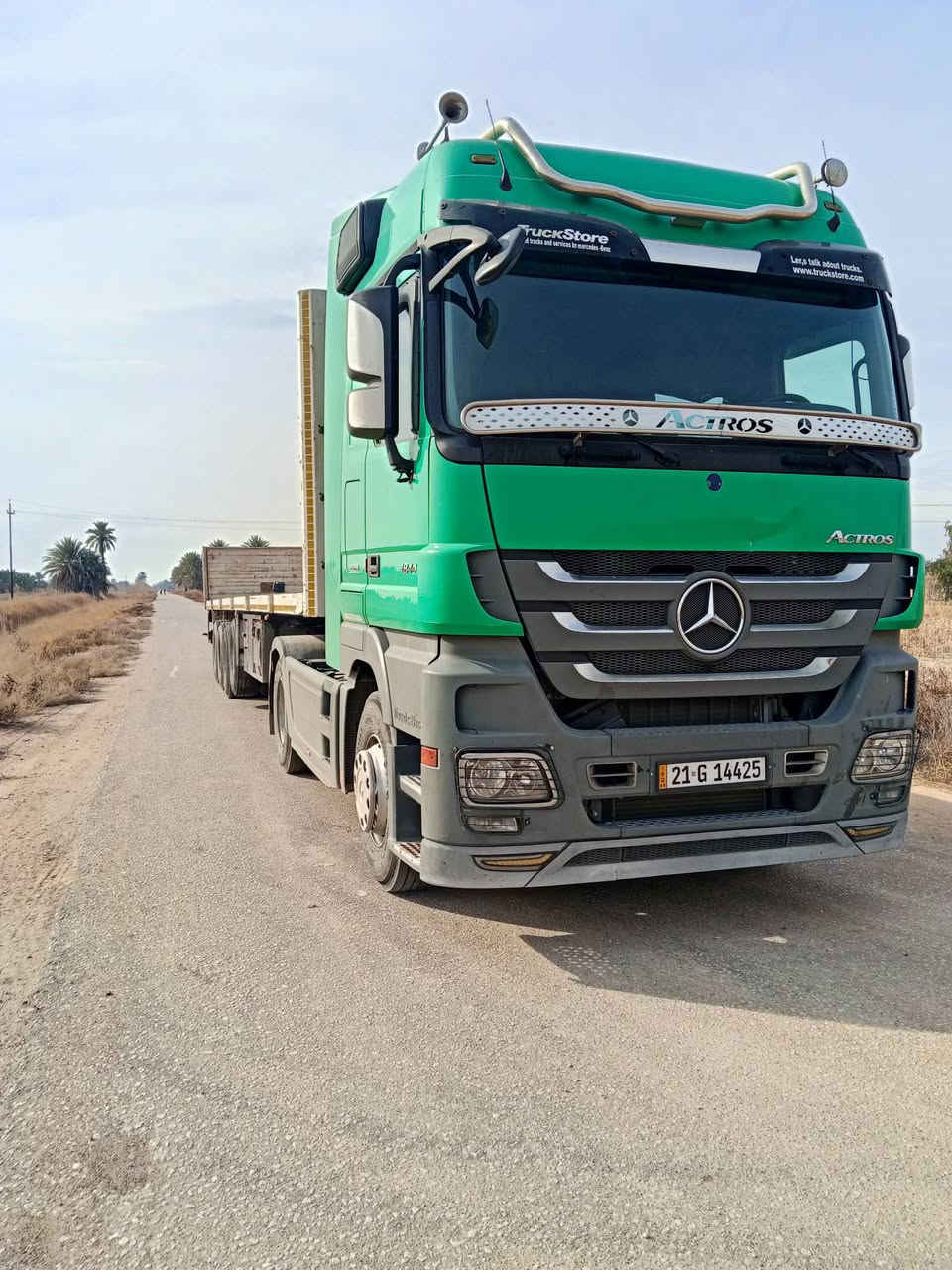 سلام وعليكم اكتروز موديل 2012 وراها عربانه عبدالله جوهر 2019 سياره خير من الله السياره رتايدر وثااجه فقط السياره احلا من الصوره طوناجها عشمال 39طن خير من الله سياره لاستفسار ***********
