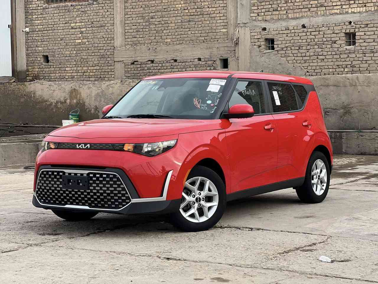 سلام عليكم للبيع كيه صول موديل 2024 موصفات اس تحكم جهتين حاكيه مانع نزلاق شاشه كبيره ولمس كامره دواره رادار مامي وخلفي رادار يمنه ويسره حساس طارات نضمه قياده حجم المحرك 2000 دوش ولكب كروم السيارة مكفوله من الصبغ التبديل والغرق والبارد كفاله عامه ماعده الكسر بل دعاميه فقط السيارة حره جايه بسمي بدون رقم تترقم جميع المحافظات بيها رقم فحص موقت تمشي بي 3 اشهر دخول جديد ***********
