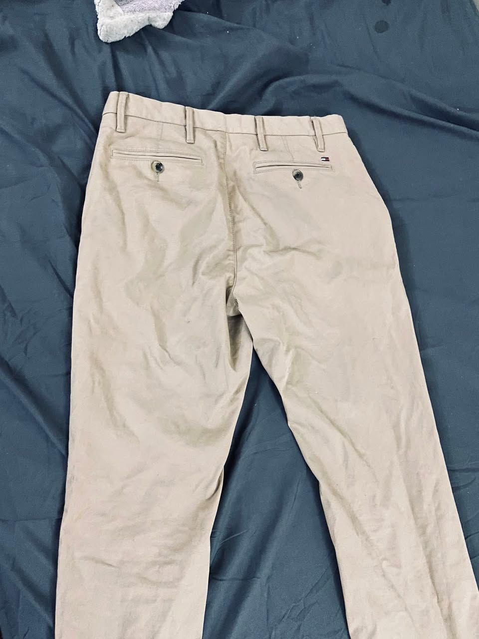 بنطرون  tommy hilfiger  اصلي هو التوصيل 20 الف نضافته فول القياس بلصوره يلبس فوك طول ال١٧٠


**إذا كنت صاحب هذا الإعلان وتريد حذفه لأي سبب، رجاءا أرسل رسالة إلى الدعم الفني**