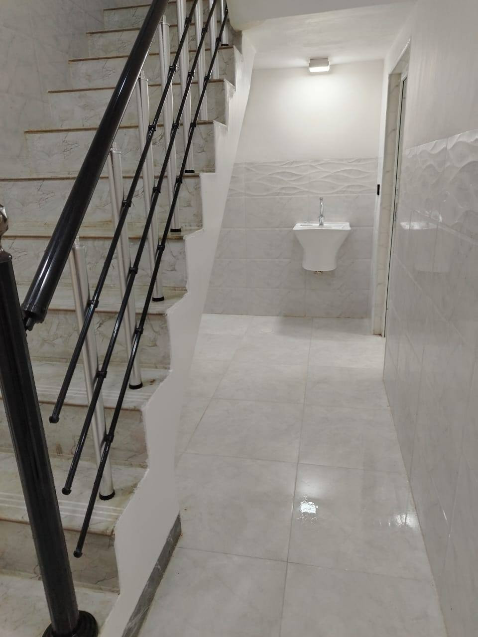 تم بحمدالله داران للبيع يارمجه الشرقيه الثانيه حي الحريه مساحه الدار100واجهه 5نزال20
واجهه حلان سقوف جبس  وثانوي 
سيراميك نص جدار ارضيات بورسلين شبابيك سلايت بناء حديث مامسكون زيرو نظام كاميرات نظام دكتات وسبالت يحتوي على غرفتين وصحيات بالثاني ومطبخ واستقبال وهول وغرفه صيحات داخليه وصحيات خارجية شرط التحويل طابو الزهور الاتصال سند 25 اتجاه قبله الاتصال بالرقم *********** اسيا سيل
          *********** كورك أبو عبدالله
