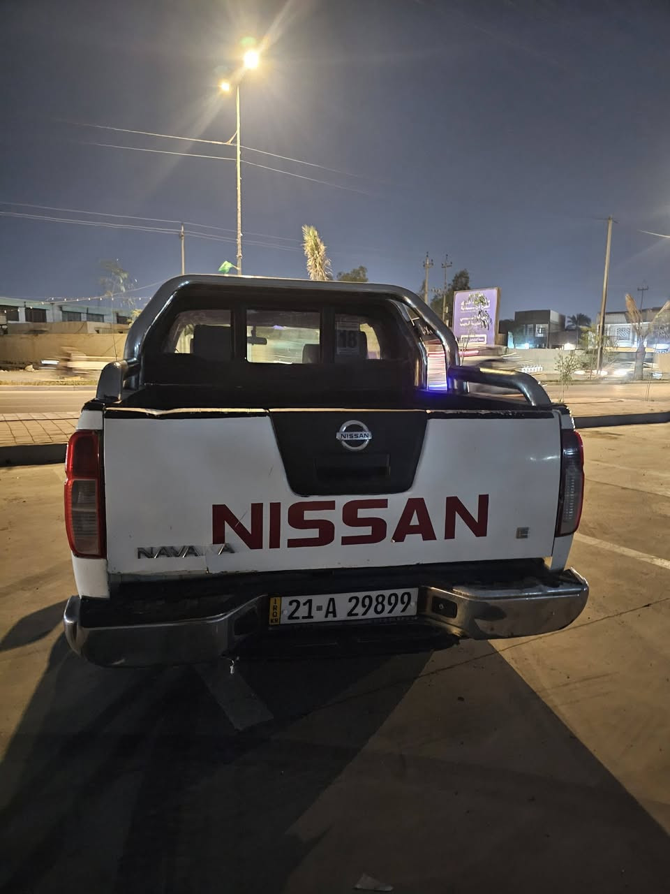 سلام عليكم 
نيفاره للبيع موديل 2009
تبريد جديد مشط تايرات جدد سياره كير 
هزه ورقم جديد وكاله او مداور حاضر شراي يتصل مكان نجف *********** سعر ٧٤ وبيه
