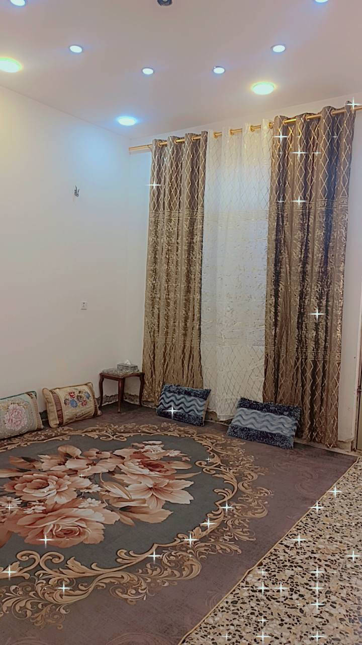 السلام عليكم بيت للبيع
منطقه الحسينيه السكلات شارع 20 ابو علي المضمد وره المدارس مقابل ال15 
بناء جديد عالي على الشارع متر ركن  100م مربع 
غرفه نوم واستقبال ومطبخ ومنور مع صحيات ناقصهن بس بيبان لان البناء جديد مثل ما وضح بالفيديو 
السعر 68 وبي مجال بسيط رقم صاحب الدار ‏‪***********‬‏ الاستفسار الاتصال
