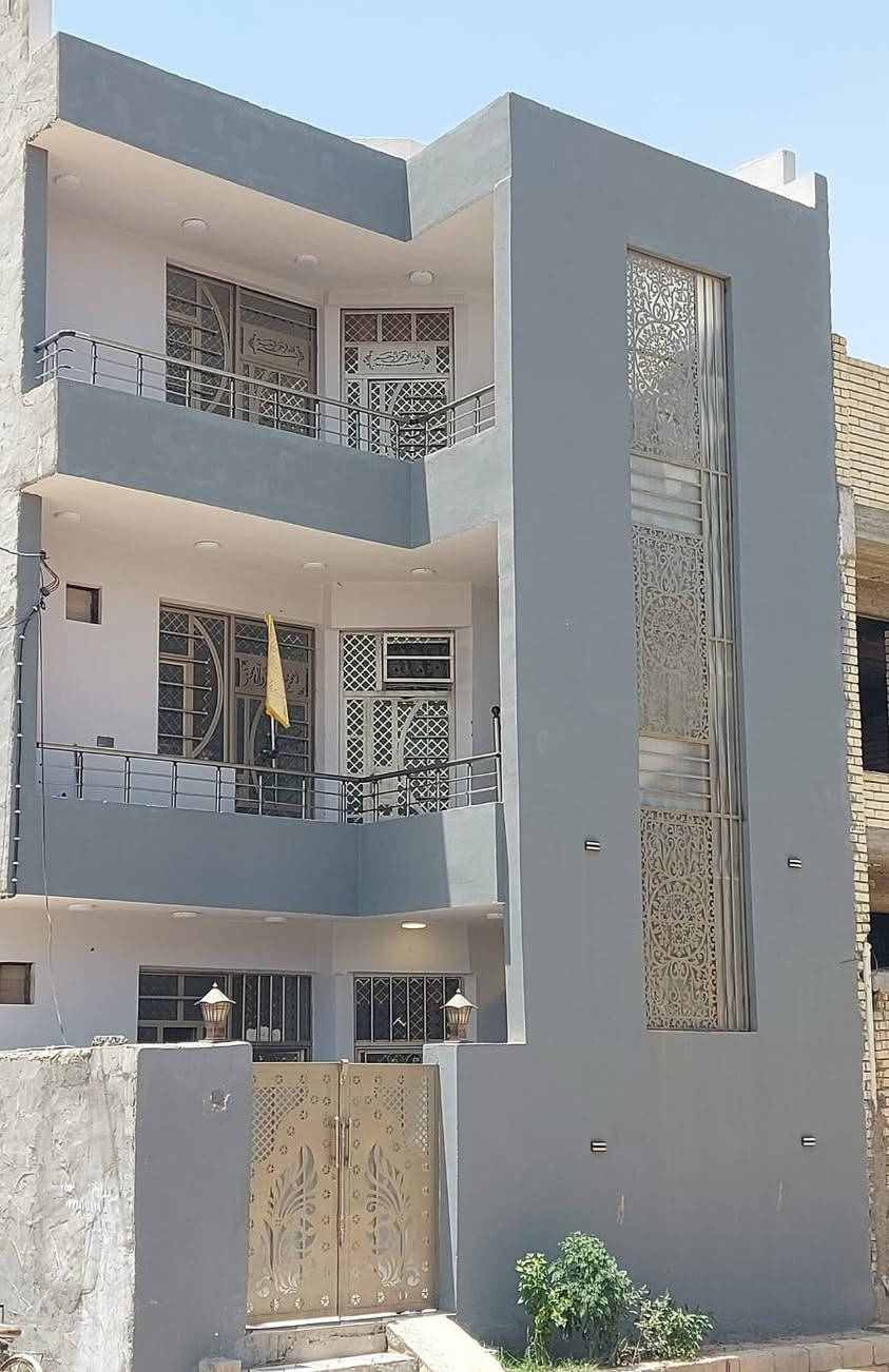 🏤 دار للبيع أو للأستثمار 🏠  الموقع بعقوبة ⬅️ السراي خلف قاعة فينوس للأعراس والمناسبات 🏝 بالقرب من كورنيش ديالى 
⚜️ [[ أو مراوس بدار سكني نزلة الحمام 🔺️ أو خلف مرطبات الأمير هاوس 🔱 أو بعقوبة المركز ⭕️ او كورنيش ديالى ]] 🛣 خدمات كاملة 
💥 موقع مميز 🏩 نوع العقار طابو زراعي ملك صرف على القرار ( ٢٥ )
🛕 ممكن ان يكون الدار للأستثمار وارده الشهري اقل شي (( مليون )) وممكن ان يتأجر لشبكات [[ الأنترنيت والأبراج ]] ☎️ لمعرفة السعر لطفا التواصل بالخاص ☎️ 
⭕️ مساحة الدار ( ١١٢ ) متر ✅️ واجهه ( ٨ × ١٤ ) متر 🏘 ثلاث طوابق 
🏨 طابق الأول ⬅️ ( ٢ ) غرفة نوم 🏛 وستقبال ⬅️ وصالة🛖 ومطبخ🚽 ومجموعة صحيات كاملة داخلية وخارجية ومناور عدد ( ٢ ) 
🏠 طابق ثاني ⚜️ [ ٢ ] غرفة نوم 🔱 وستقبال 🏛 وصالة 🛖ومطبخ 🛁 ومجموعة صحيات كاملة 
🏘 طابق ثالث 🏡 [ ٢ ] غرفة 🏛 وستقبال⬅️ وصالة🔱 ومطبخ🛁 ومجموعة صحيات كاملة 
🏘 مواصفات الدار 🏖 الأرضية صب شريطي ( بتلو ) 💡كهربائيات الدار بوري دفن سعودي 🗼 تأسيس منظومة كاميرات 🚪الأبواب الداخلية تركي درجة اولى (قاصة ) 🏝الأرضية الداخلية ( سيراميك اسباني ) 💥💥

للاستفسار مع مكتب المصطفى للعقار ☎️
 موقع المكتب ⬅️ مدخل العزات مجاور اسواق نوتيلا الغذائية 🛒 او التواصل على الماسنجر او الواتساب على الرقم *********** 📞📞
