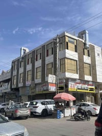 بناية للبيع في البياع على الشارع العام للتواصل على هذا الرقم 077074999...