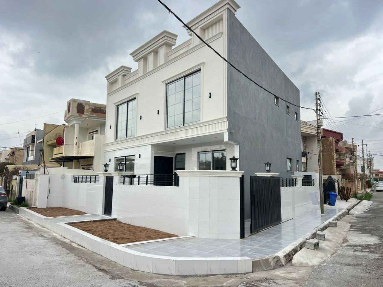 � بيت للبيع في أربيل – فرصة مميزة
🔸 سند طابو رسمي – يتسجل باسم أي عراقي
📍 أربيل – 99 زانكو (قرب شارع 100م)
📐 التفاصيل:
➖ المساحة: 150 متر
➖ طابقين

🛏️ يتكون من:4 غرف نوم
استقبال+صالة
مطبخ.....مجموعه صحيات 
للتواصل ***********
