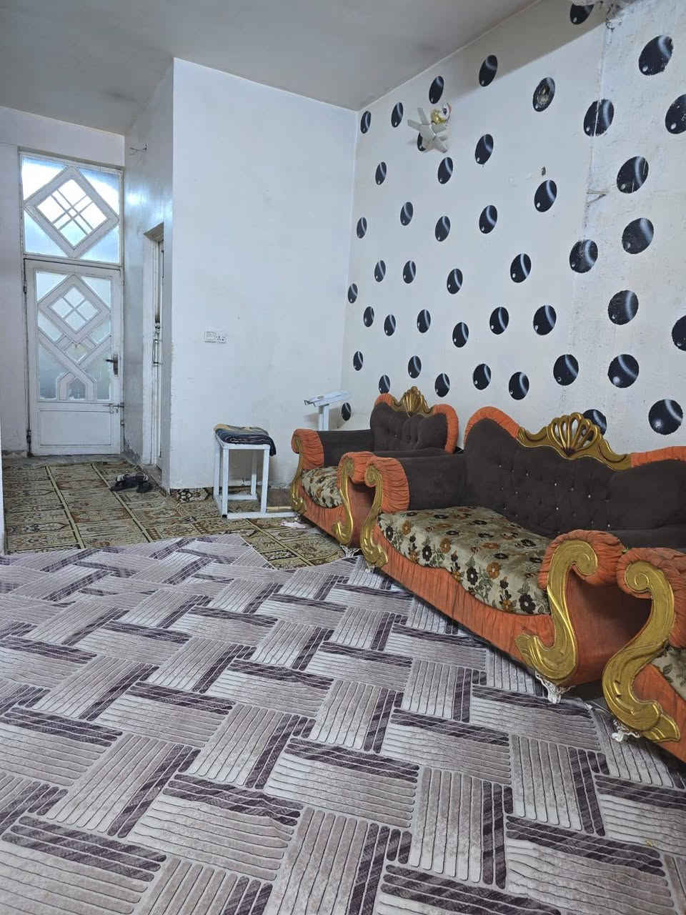 السلام عليكم بيت للبيع الموقع #بغداد #حي_النصر الأولى نهاية شارع الجامع طابو ملك صرف سند واحد المساحة ١٥٠ متر بناء ٢٠٢٠ طابق ونصف***********
كاملة الخدمات ماء كهرباء تبليط
