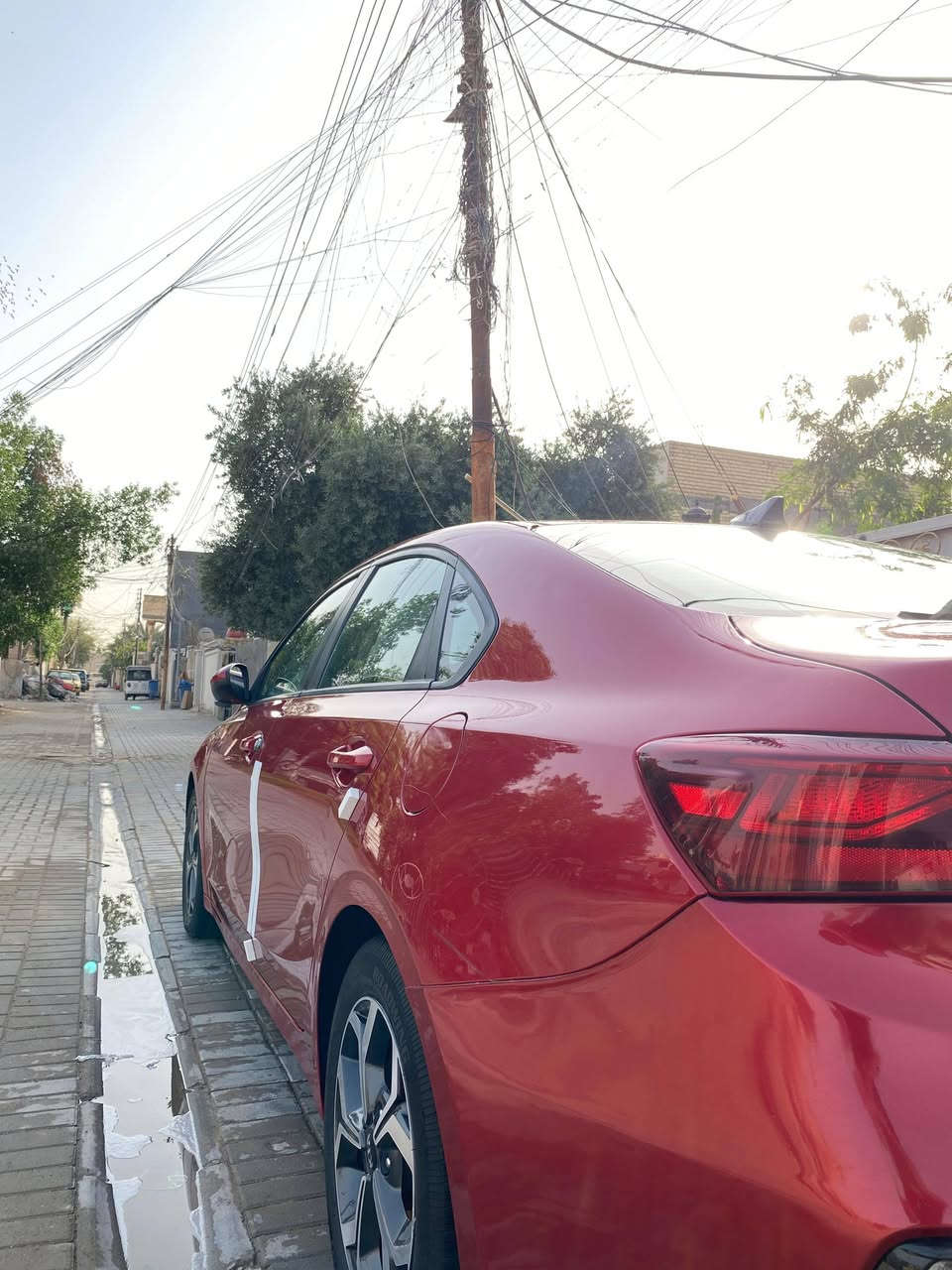كيا فورتي موديل 2019 لون احمر وارد امريكي رقم بغداد انكليزي جديد هزة جديدة حادثها بنيد بدون دواخل باقي السيارة مكفولة لغود شواصي مكينه مكفولة من الفتح كير AT مكفول مواصفات السيارة 
1_شاشة اعطال ومعلومات بل دشبول 
2_تحديد مسار 
3_قيادة ذاتيه
4_ كامرة دوارة +شاشه كبيرة 
5_ رادار مانع تصادم 
6_ حساسات امامية +خلفية
7_ ثلاث انضمه قيادة 
8_ اربعه دسك 
9_ ويل كب + تخم تاير جديد 
10_صدر امامي خلفي جديد
11_تبريد مناخين منفصل 
 دواخل السيارة كلها جديدة ومكفولة بدون اي نقص مكاني بغداد الشرطة الخامسه السعر 127 ورقه وبي مجال ***********
