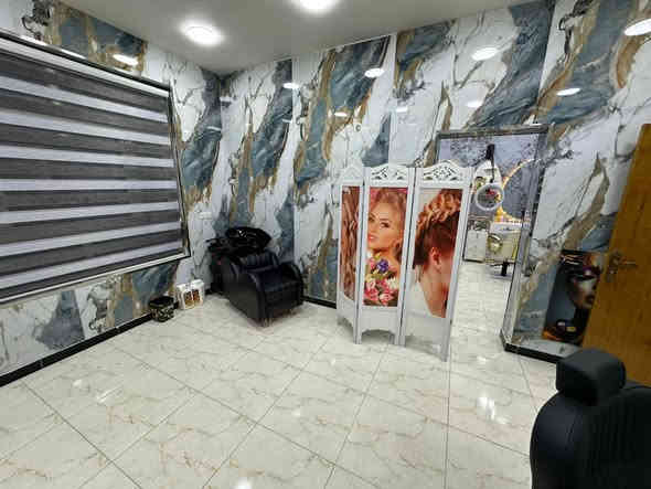 السلام عليكم 
غراض صالون للبيع 
ميز حلاقه عدد 3 كامل مع الكرسي 
كرسي ابو المغسلة 1 
كاويات عدد 2
شسورات عدد 2 مع ستاندات 
ميز مجرات عدد 5 
سديه جديدة 1 
رفوف مواد عدد 3 
قاطع 1 
رنگ لايت تعليك 1 
مواد + ميز + كرسي + مغسلة متكامله تنضيف قدم وبدي كير ومني كير واكرلك 
—————————————
اصباغ + معالجات + مواد شعر 

السعر 3 مليون شلع وبيهن مجال بسيط 
العنوان بغداد / مدينه الصدر 
للاستفسار ***********
