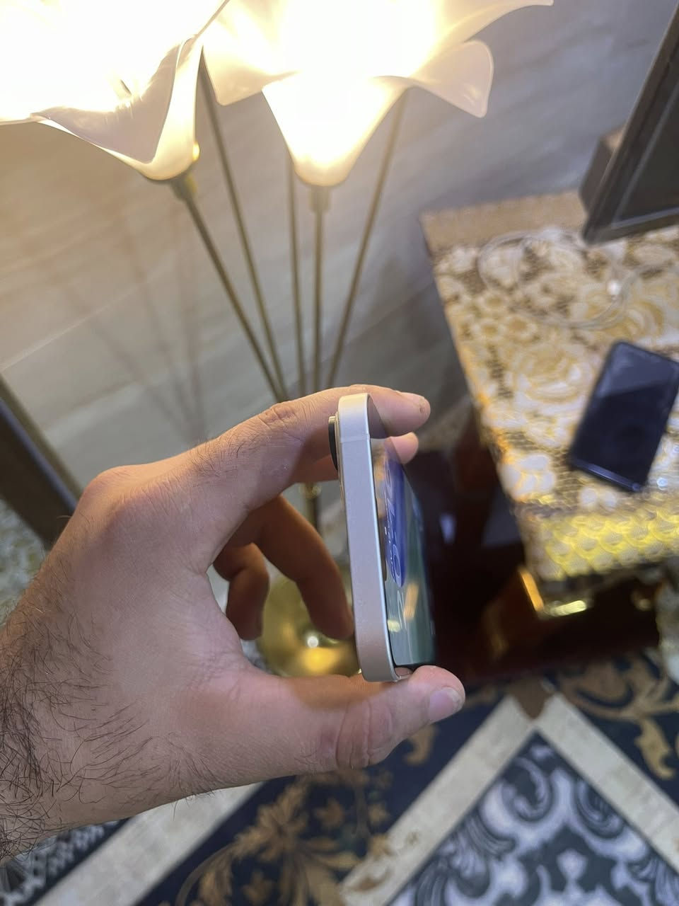 ايفون 13 عادي بطاريه 128نضافه فول تك سيم نموذج Mسعره 410بي مجال رقمي ***********
