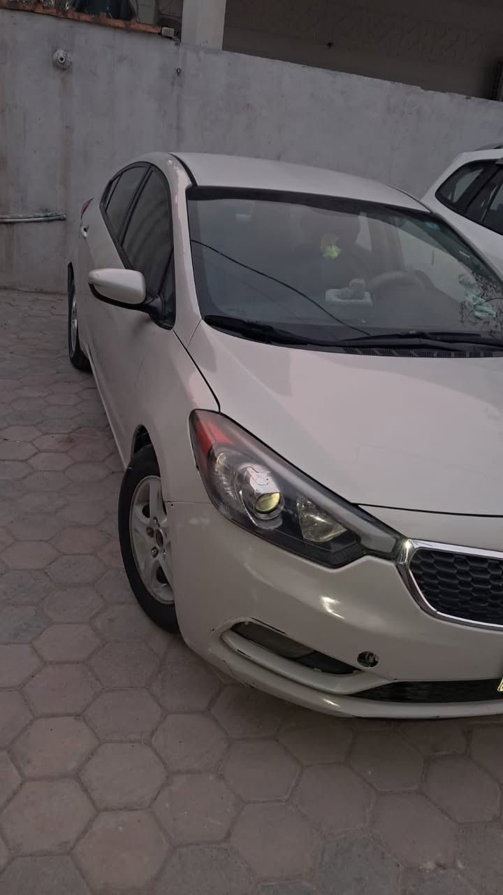 السلام عليكم سياره فورتي موديل ١٥ وارد امريكي رقم كربلاء بسمي تحويل مباشر حادث امريكا جاملغ امامي ايمن وبالعراق البيبان جهة الايمين بدون معجون مصبوغان اثر طخه بسيطه ملاون وين الون والجه الايسرى بيه نص جاملغ ونص من الباب هم اثر طخه بسيطه بس الجاملغ بي معجون سياره تبريد وكير ومكينه كفاله بدون فتح برغي واحد *********** الاستفسار ع هذا الرقم اتصل وبيك خير ودلل والسعر ١٠٥ وببه مجال
