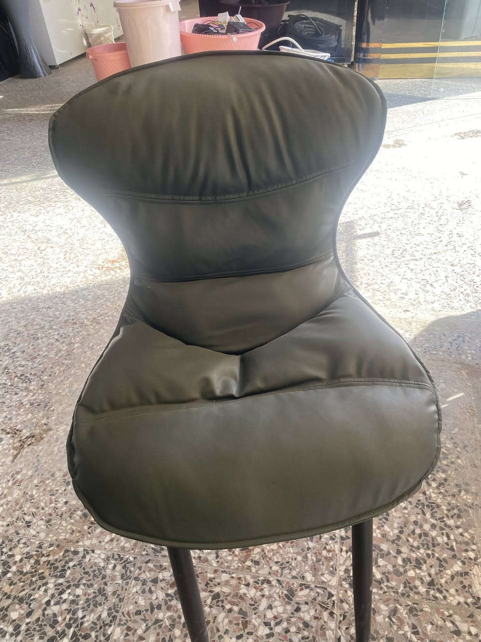 سلام عليكم للبيع 11 طاوله مثل الي بالصورة 
وكراسي 42 كرسي مثل الي بلصوره مكفولات كلشي ما بيهن مكانهن بلنجف ***********
