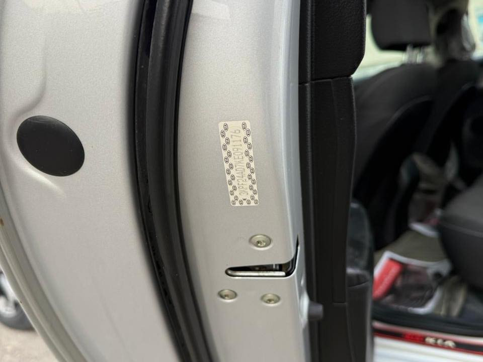 كيا فورتي
 موديل 2019 
حادثها جنطة والبنيد بيه فعصة ومرشوش
 السيارة ليبل واحد عدا الصندوق وبيها 
حادث باالعراق صفحة اليمين البابين والجاملغ الخلفي السيارة بدون دواخل ايرباكات كلها سليمة الكير محورATمو سيفيتي الارضية مغلفة جلد السيارة حلوة وكاعدة
السعر 🌹🌹 120 ورقة
