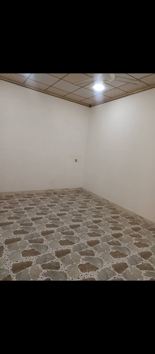 بيت للبيع مساحتها 100متر مربع طابق واحد 2نوم وهول واستقبال ومطبخ وحمام وكراج سياره  وسطح راجع إلى مكتب الفاتح الجديد للعقار ***********
