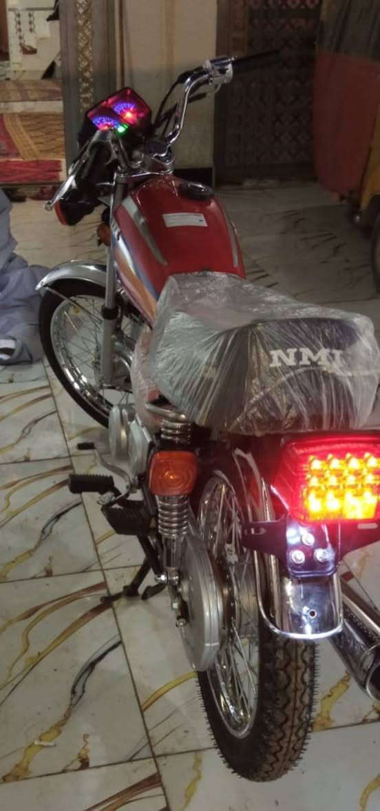 سلام عليكم شباب دراجه تعمير للبيع نامه شلامجه مديل 26  اوراق7 اسكنر  المكان ميسان واتساب ***********
