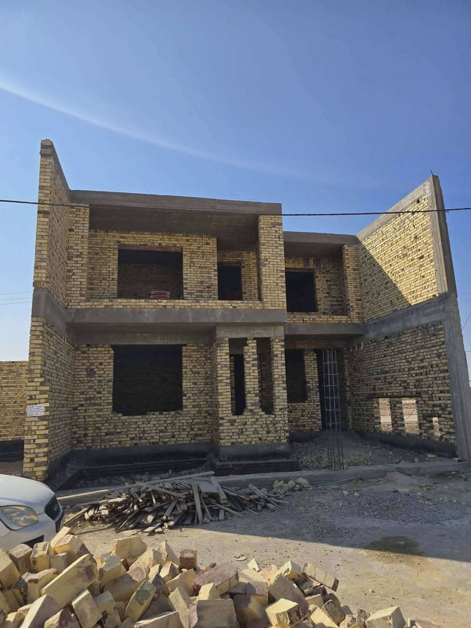 هيكل للبيع200متر..  بمجمع المؤمل
خدمات كاملة
تفاصيل البيت بناء درجة اولى.. طابقين مسلح  يتكون من طابقين
الطابق الأول غرفتين صالة ومطبخ واستقبال وصحيات عدد ٢ وموزع 
الطابق الثاني ٣ غرف نوم وصالة وصحيات
يقع على شارعين
السعر الاتصال عالرقم ***********
