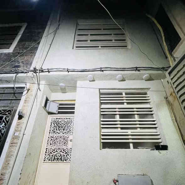 #للبيع ( دار مسلح داخل قيصريه) 
نظيف جدا عرض القيصريه 4م 
 صالح    للسكن   او   الاستثمار ب500الف
#الاعظميه 📍الاخطل قرب اسواق الفنجان 
 #المساحه 40    واجه 4
يتكون من
( صاله ومطبخ وخدمات 2 وغرفه نوم 2 )
#البيت_الذهبي_للاستثمارت_العقاريه
***********محمود العزاوي
***********علي العزاوي
