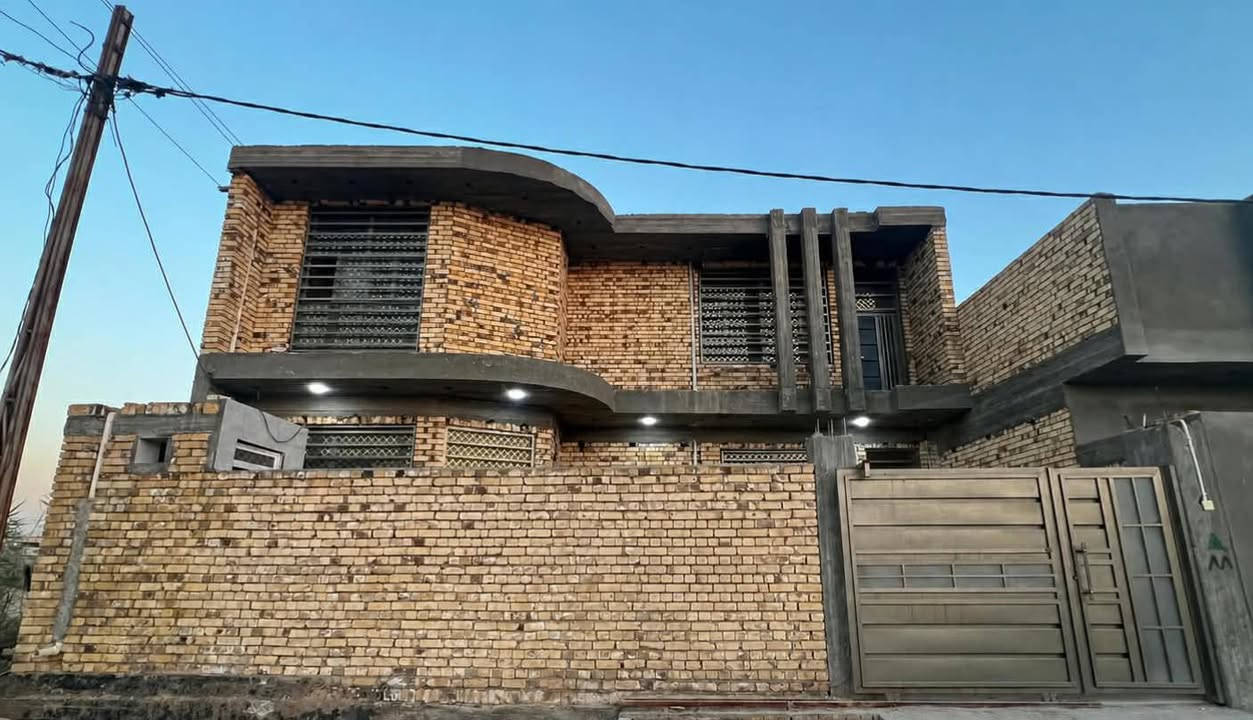 دار سكن للبيع
طابو زراعي سند 25 مشمول بالتطويب
ديوانية حي الجامعة
نهاية شارع سوات
قرب التانكي
 مجمع خدمات كامله 
المساحة 225 M  ركن 
بناء حديث طابقين مسلح
الارضي كامل جاهز للسكن 
الطابق الأول هيكل مسقف 
يحتوي على.. 
غرف نوم عدد 4 
صالة عدد 2 / استقبال / مطبخ حار بارد/مجمع صحي عدد 3 / گراج سيارة
                      للاستفسار
مراجعة مكتب مهدي العتابي للعقار ديوانية الجزائر مقابل فندق برج الامراء
                 *********** مهدي العتابي 
                 *********** حيدر الفتلاوي
                 ***********
