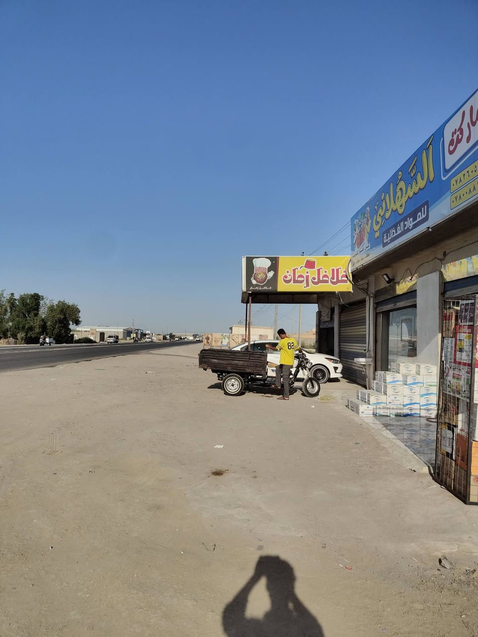السلام عليكم عندي اسواق جديده فاتحها وعندي محلات اريد ابو فرن يجي يفتح يمي مكان موقعه ع شارع العام قرب شركة نفط ذي قار 3مناطق يمه المواكب ع طريقه مكانه حلو اريد ابو فرن يجي مولده موجود ماي جاهز الفران راح يصير بناء جديد مع سقيفه وكامل الحاب يسترزق يتصل ***********
