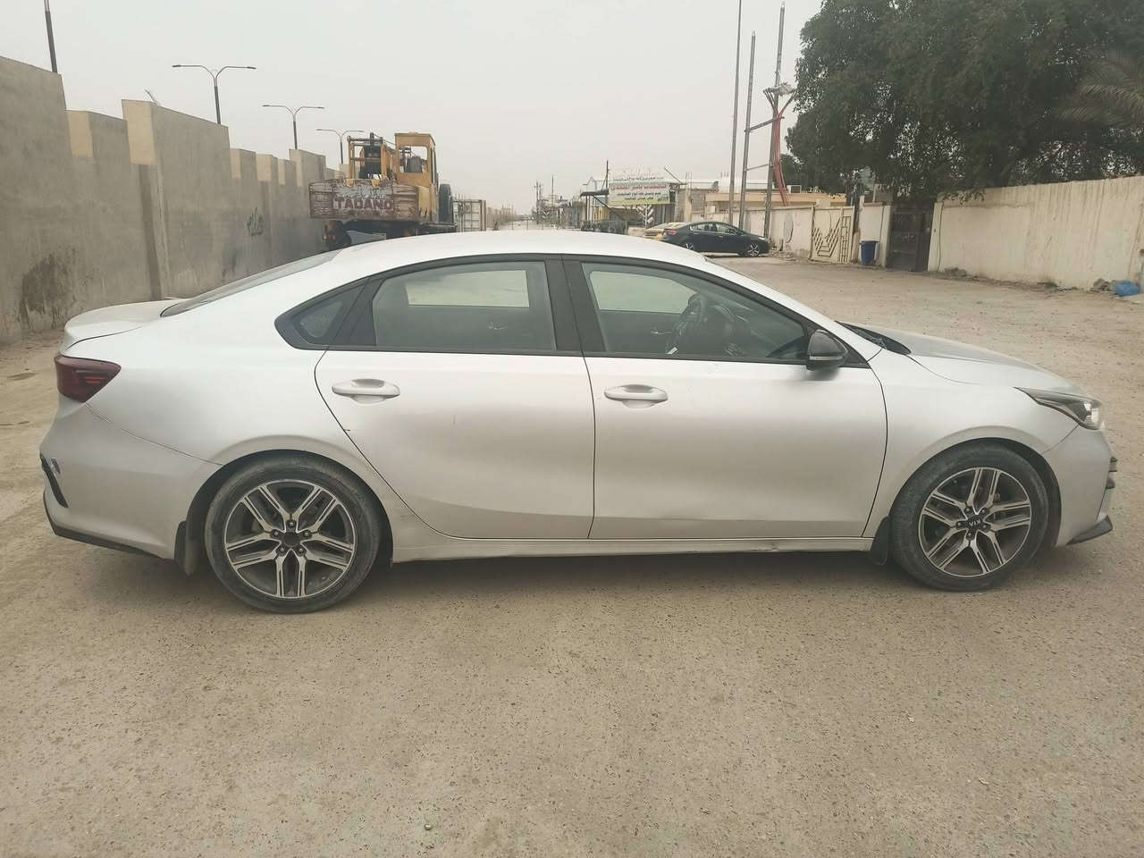 السلام عليكم
من رخصة صاحب الگروب... 

للبيع فقط......... 

كيا فورتي 2019 وارد امريكي

رقم بغداد 

تحويل مباشر 

سيارة حلوة ترايها حلو

سيارة ناعمه

گير at

محرك 2000 مفتوح على ايدي شغل درجه اولى

لا تنقيص ولا تبخير 

حادثها بامريكا دعاميه اماميه 

واصبع بالبنيد 

والعراق  جاملغ خلفي عكس السايق 

بدون دواخل 

مواصفاتها معروفه ميحتاج اشرح 

السعر 126 ورقة وبيها مجال 

ما اكطع سعر بالمويايل

تعال بيك خير وادلل

مكان السيارة الفلوجه 

رقم الهاتف ***********
