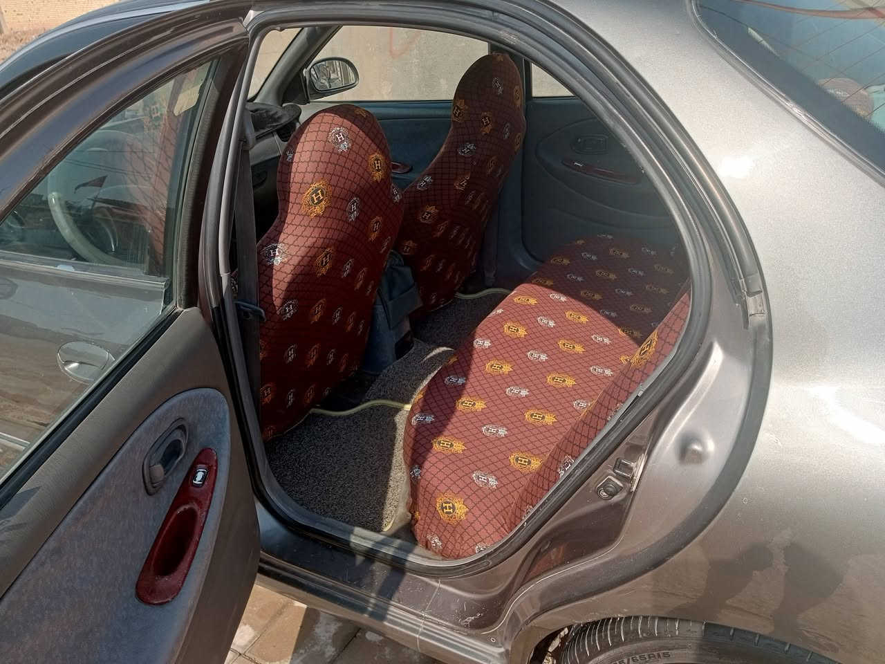 سلام عليكم النترة موديل 2000بسمي رقم بغداد انكليزي السياره مصبوغه جماليه شرط الفحص بيها نص الجاملغ لامامي وحافه البنيد بدون ايرباك السياره جديده كير محرك تبريد صدر تخم تاير كله مكفول داخلها بطاينها كله جديد مابيها قطره خياس السعر 55بيها مجال قليل حك جيتك مكانها الصويرة الستفسار *********** كير اوتو محرك 2000
