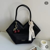 حقائب نسائية • للبيع