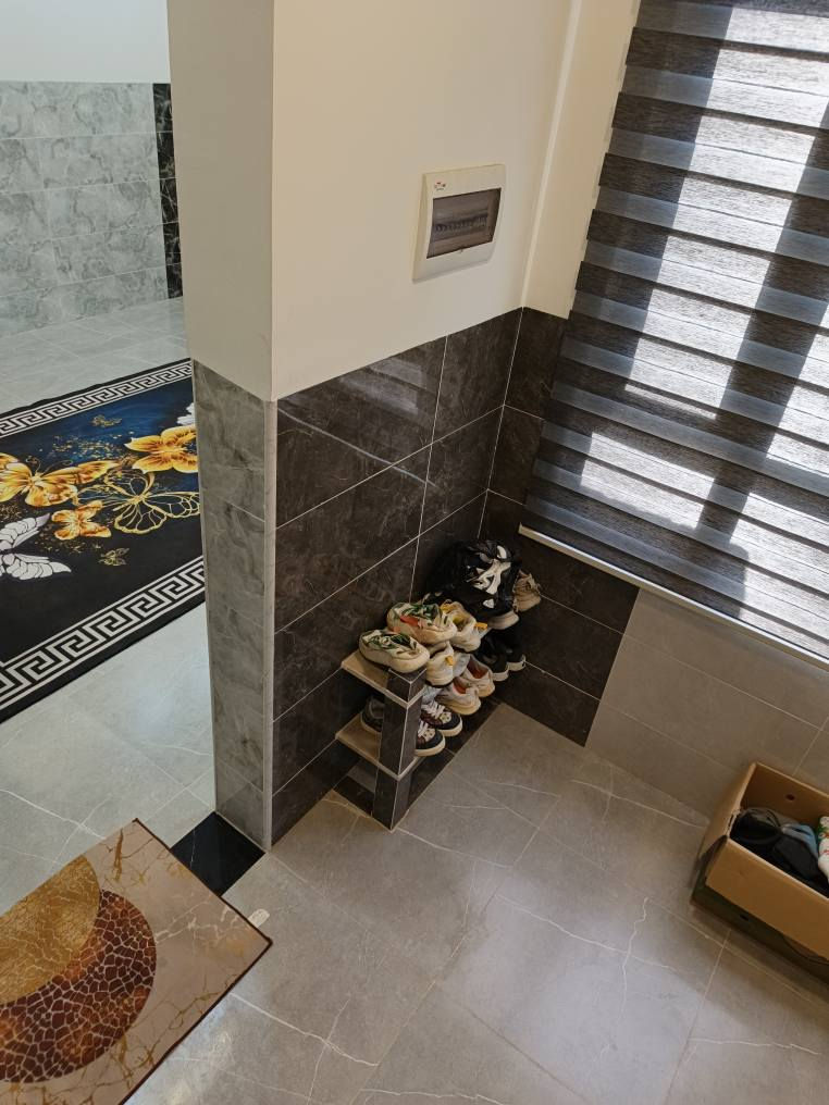 ***********

للبيع مع الاثات وتسليم فوري بناء ٢٠٢٥ مسكون٦ اشهر 
مسساحه١٨٥ واجهة١٠ونص
الطابق ثاني معزول درج خارجي فقط 
٤ غرف 5x5  هولين 4x6
بعويزه مقابل بنازخانه بعويزه 
ركن فرع مسدود يبعد عن شارع العام ٢٠ متر موصل, نينوى
