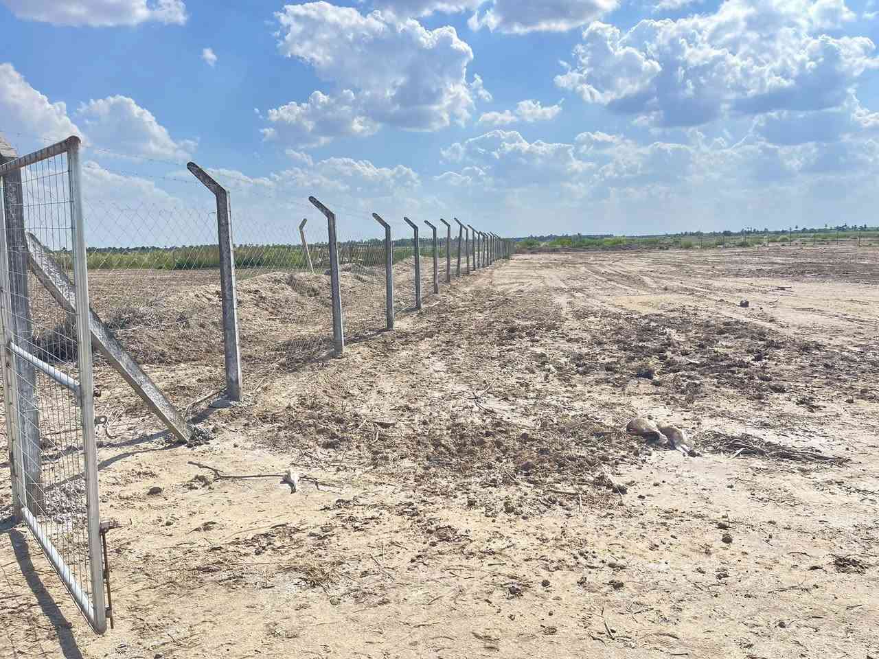 السلام عليكم 
ارض 2 دونم طابو سند 25 
موقع العزيزيه منطقة دير الوسطه 
تبتعد عن تبليط السده 500متر 
يوجد ماء سأله كهرباء 
***********
