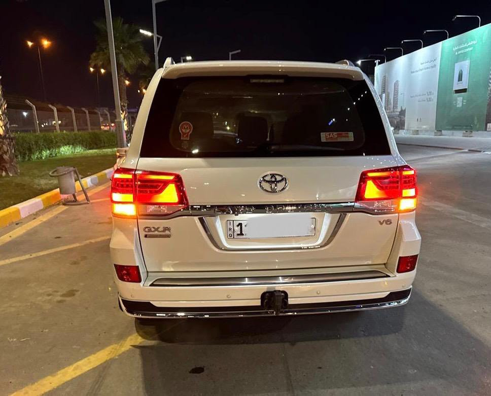 لاندكروز 2021 GXR شركه SAS
فول مواصفات 
خليجي كفاااله عامه من دعاميه للدعاميه 
 
كشنات جلد فتحه ثلاث قطع تبريد صندوق كهرباء كاميرا خلفيه شاشه ابل كار بلي بلوتوث واي فاي خزن ميموري 
مري جانبيه كهرباء فورويل مودات قيادة ثلاجة 
لايتات زنون ليد نهاري كراند تورنك شاشه ليزريه 

رقم بغداد  تحويل مباشر 
السيارة جداً نظيفه  
محرك 6 سلندر 4000 
السعر 566 مكان السيارة الغزاليه ***********
