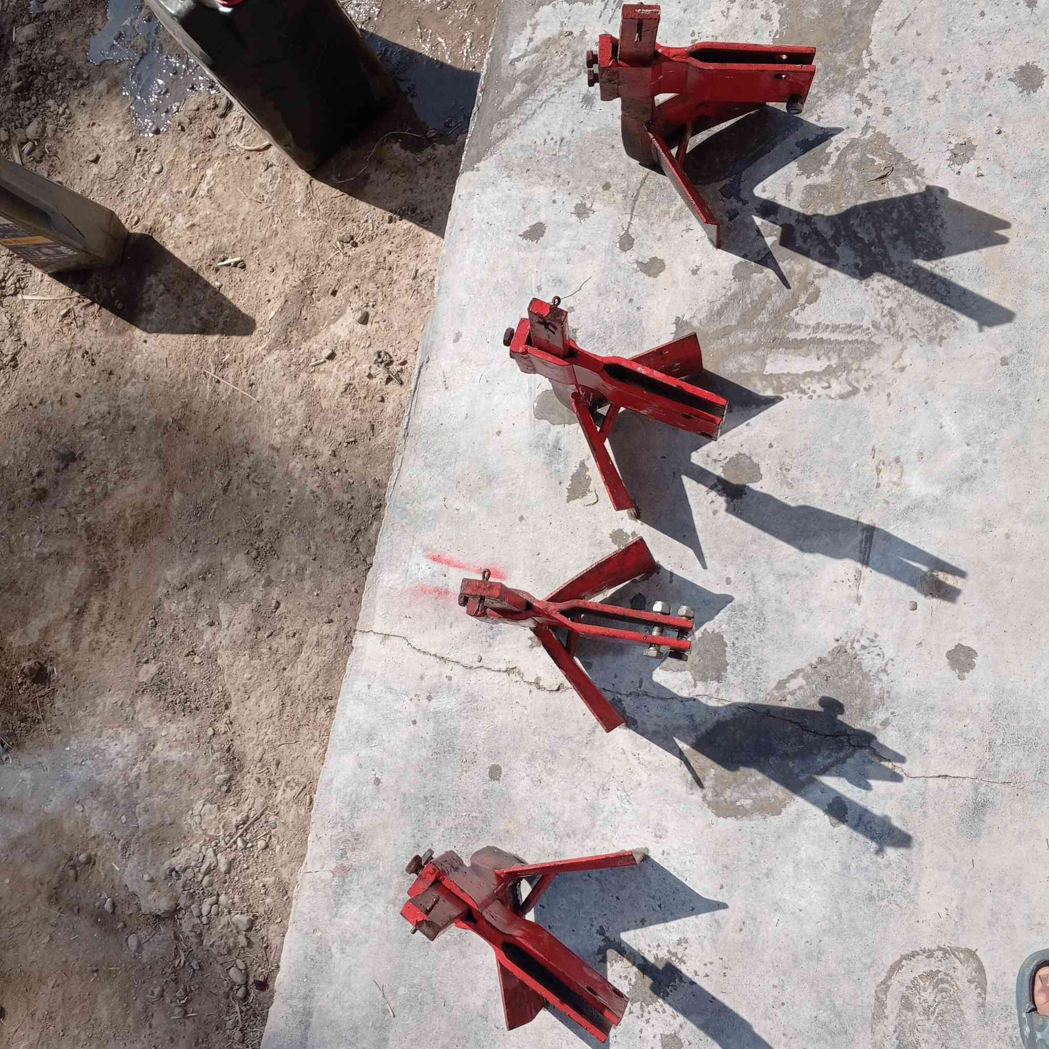 سلام عليكم البيع ديج مال شاتلة ذرة عدد 4 سعر 150 بابل جبله قرب خط سريع ***********
