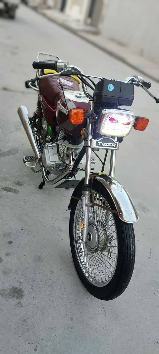 السلام عليكم ماطورالبيع نظيف ما مفتوح شرط لون ماروني 2020 ***********
