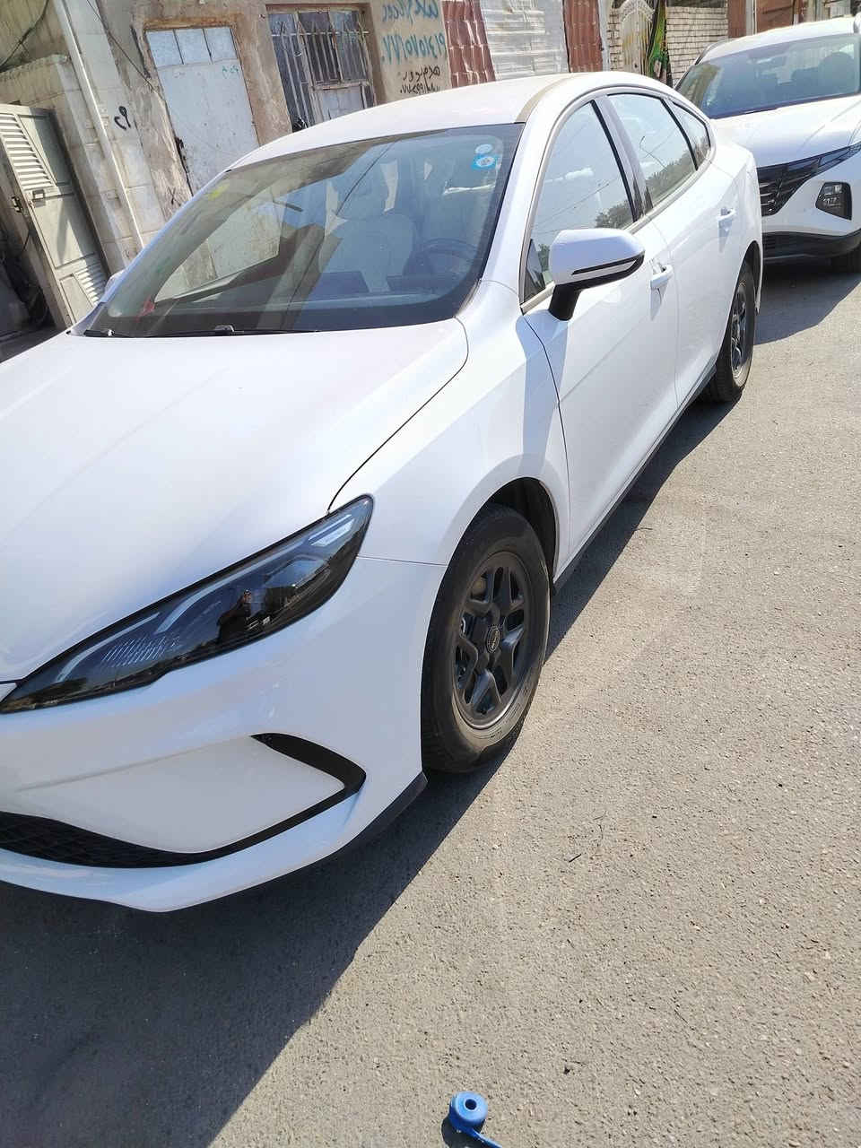 للبيع للبيع
بي واي دي سيل ٥ 
مكفولة كفالة عامة ماشية ١٢ الف
 مواصفات معروفة شاشة كاميرا ويل اسود حساس خلفي تحكمات لد امامي خلفي اوتو هولد بصمة وكارت وشاحن وكاعيات كلة شرط الفحص
 مكان السيارة بغداد
 السعر ١٩٨٥٠ وبيهة مجال 
للاستفسار فقط الاتصال غير متواجد على الفيس 
***********
