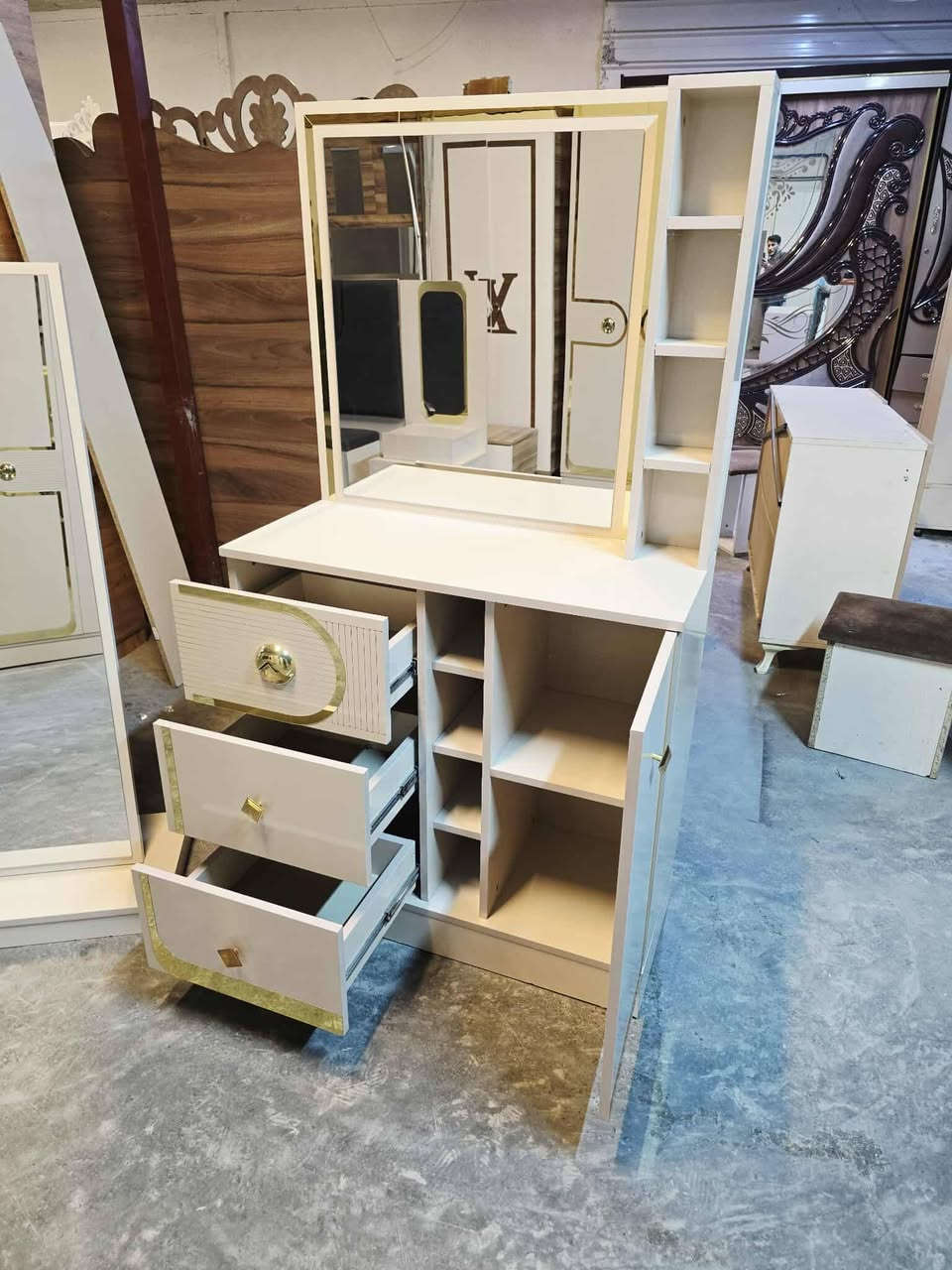 غرفة نوم اصدار 26 مستعملة تركيه 
 نضافة 95٪💯
عدد القطع / 9
نضام / ابواب💢
شازلونه/ مخزن 
سرير مخزن 
سكك هايدروليك 
قماش وتر بروف
سعرها / ٩٠٠ 💸
شد ونقل داخل بغداد مجاني🚛
يوجود توصيل محافضات


**إذا كنت صاحب هذا الإعلان وتريد حذفه لأي سبب، رجاءا أرسل رسالة إلى الدعم الفني**