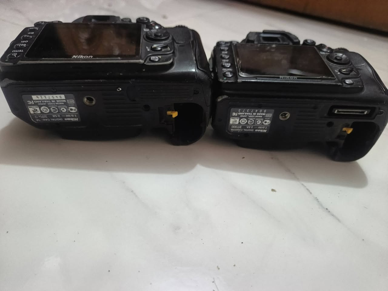 نيكون D7000 نقص بطاريات فقط للبيع السعر 400 الف مكاني الشطره م ***********
