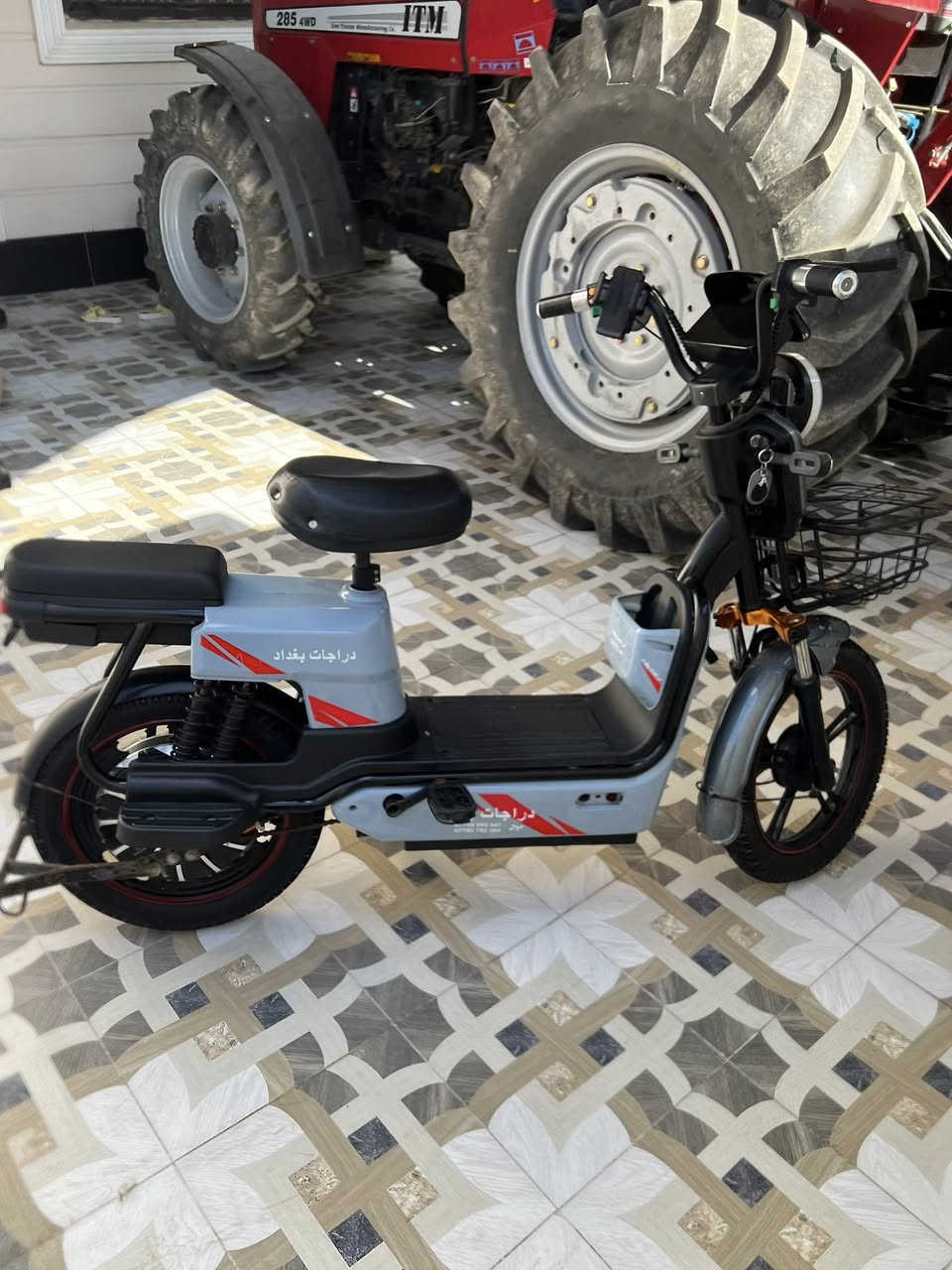 سلام عليكم دراجة شحن موديل ٢٠٢٥ كامل من كلشي بطاريات خمسه كلهن جدد وشرط الفحص كهربائيات كامله تايرات جبلي كبار السعر ٢٥٠ وبيها مجال مكاني ديالى بعقوبه *********** موجود خاص ايضاً واتساب ماسنجر اتصل ودلل
